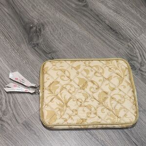 LIKE NEW Penelope Ann Chartruese Padded Quilted Tablet Case